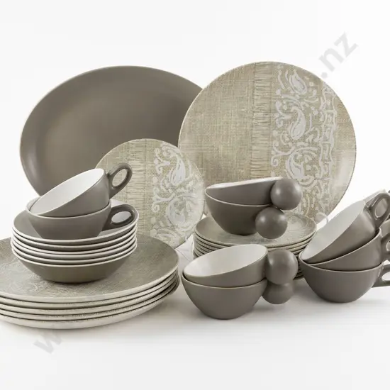 Dorothy Thorpe for Crown Lynn Monterrey Part Dinner Set