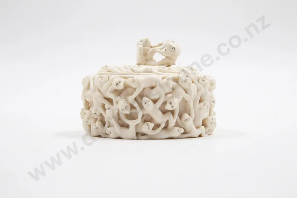 Early C20th Carved Ivory Trinket Box Image 1++