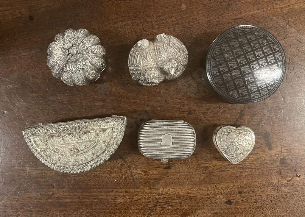 Collection of Four Asian Silver Trinket Boxes Metal Trinket Box & S/P Change Purse Image 1++