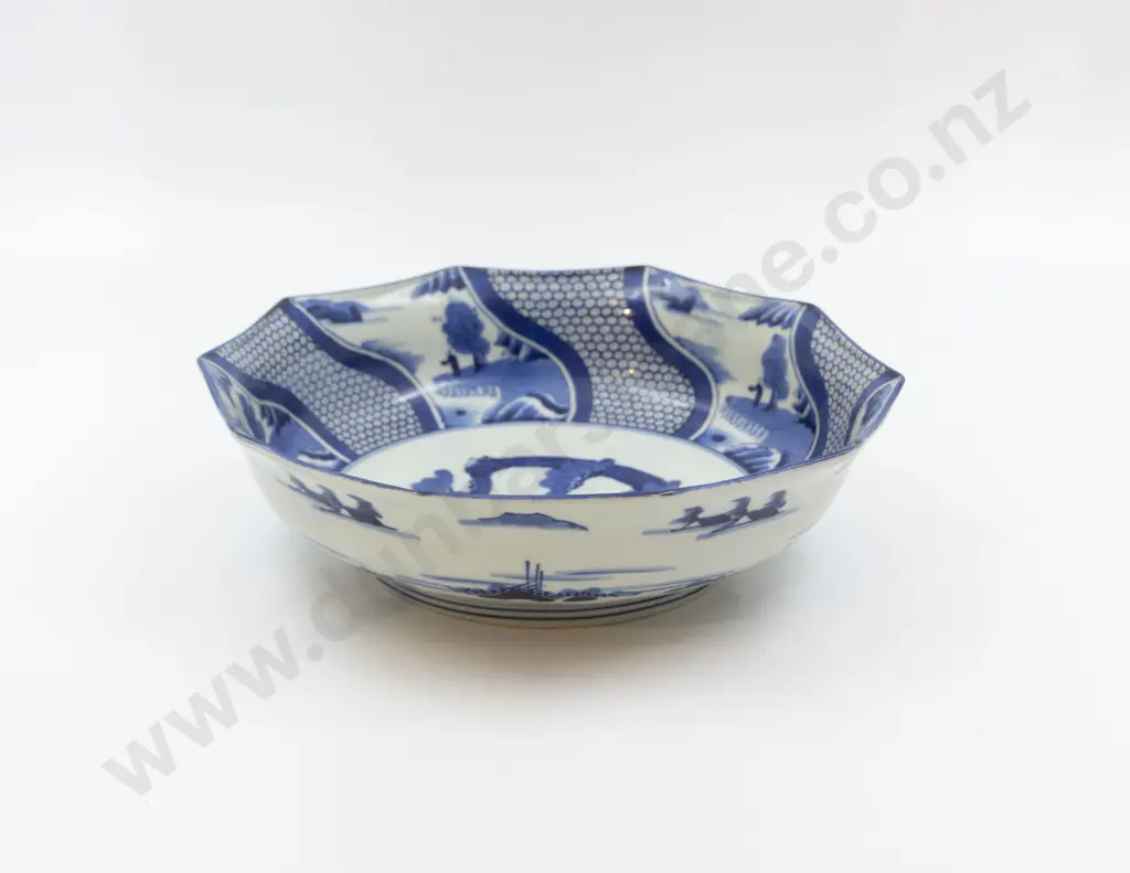 Early C20th Chinese Underglaze Blue Bowl Image 1++