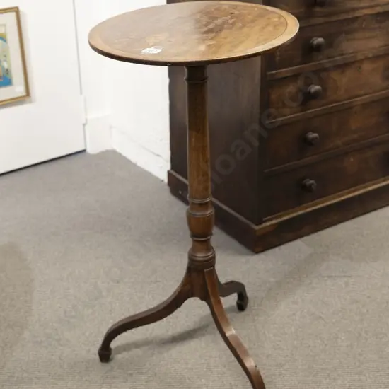 An Elegant Regency Mahogany & Satinwood Crossbanded Oval Wine Table