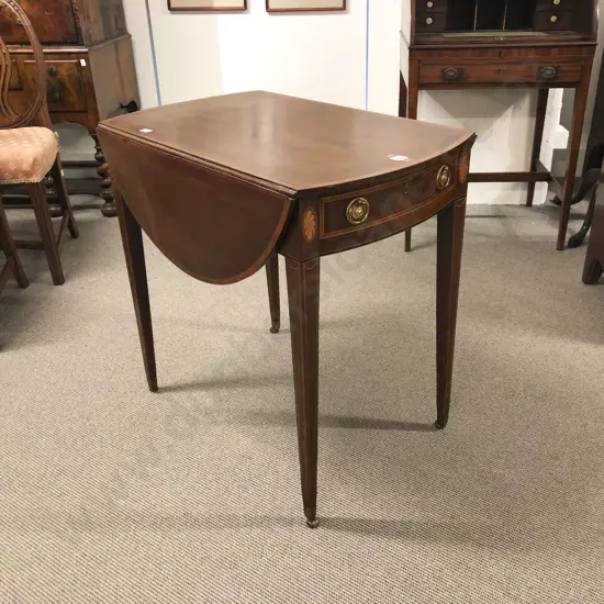 Attractive Sheraton Period Mahogany & Crossbanded Pembroke Table