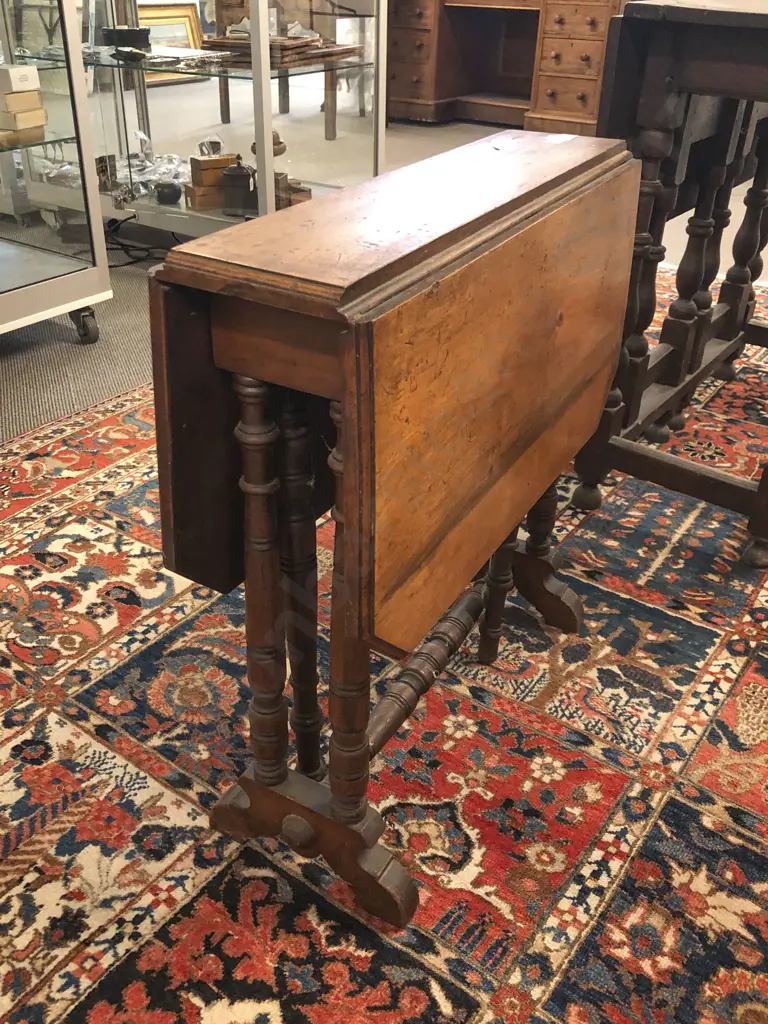 Small Vict Walnut Sutherland Tea Table Image 1++