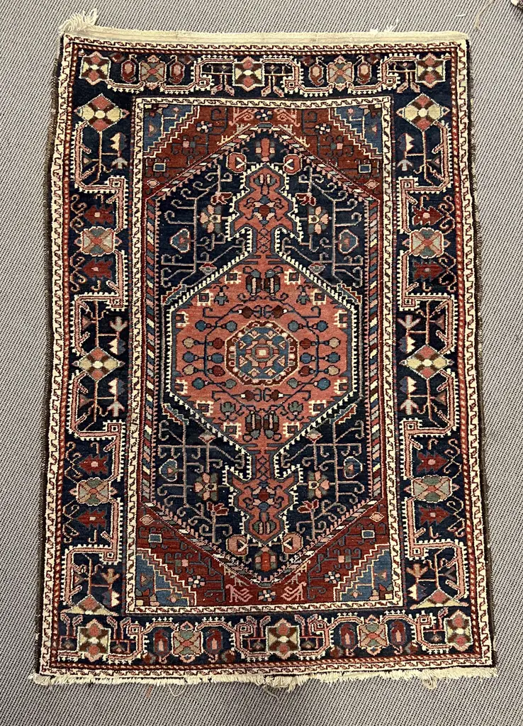 Antique Persian Rug 150cm x 98cm Image 1++