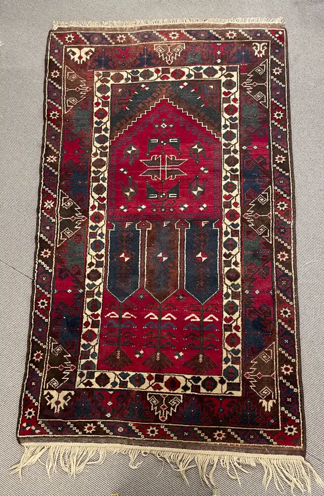 Vintage Persian Rug 193cm x 119cm Image 1++