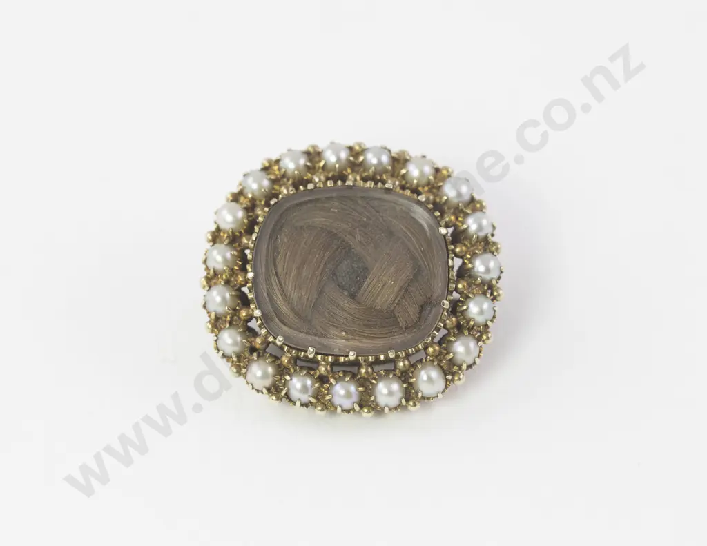 Early Victorian Gold Mourning Brooch Image 1++