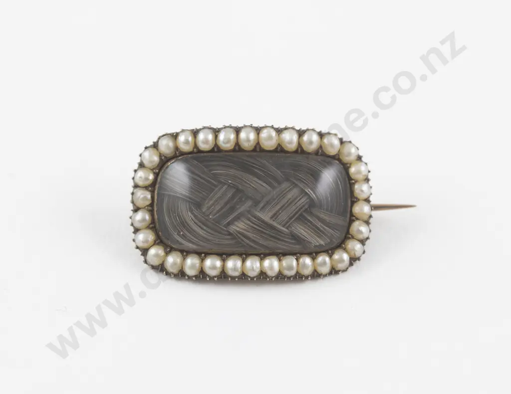 Victorian 9ct Mourning Brooch Image 1++