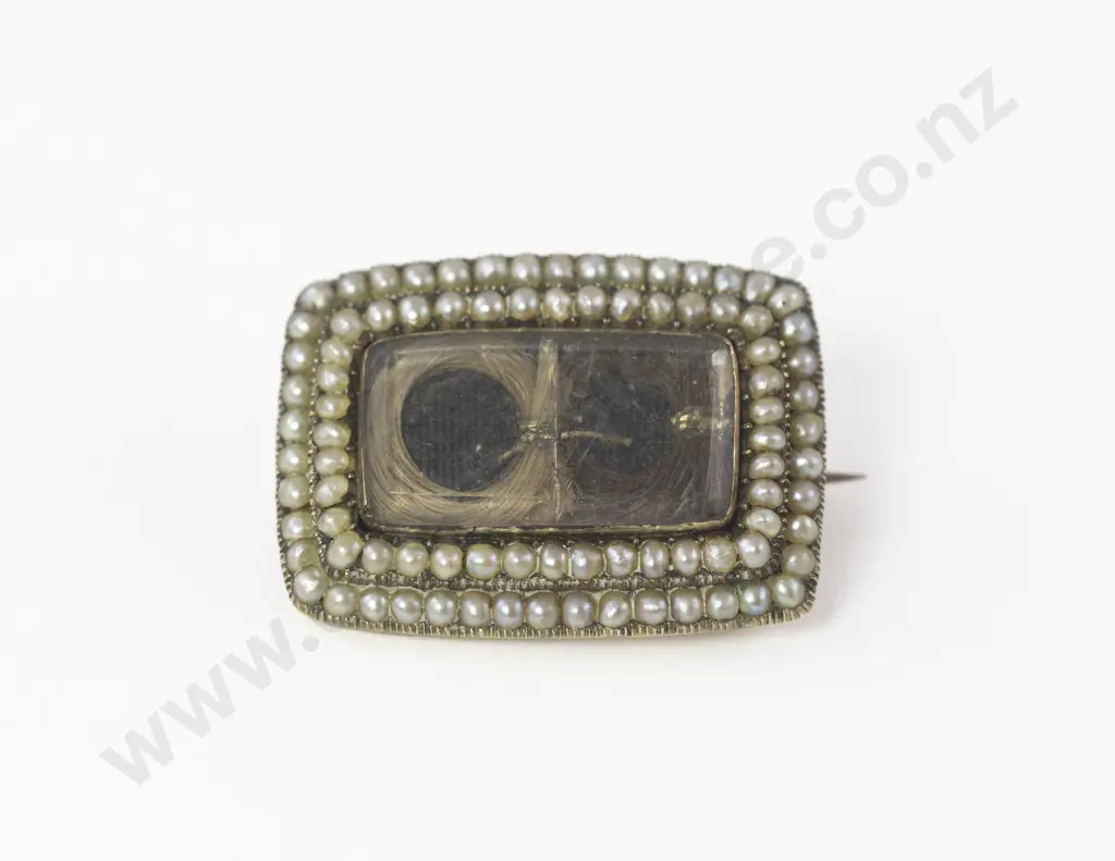 Early Victorian 9ct Mourning Brooch Image 1++