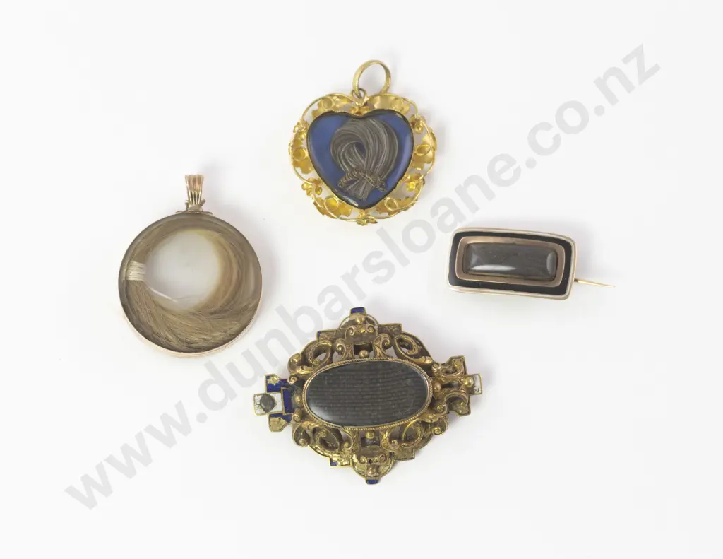 Victorian 15ct 'Remember Me' Heart Memorial Pendant Image 1++