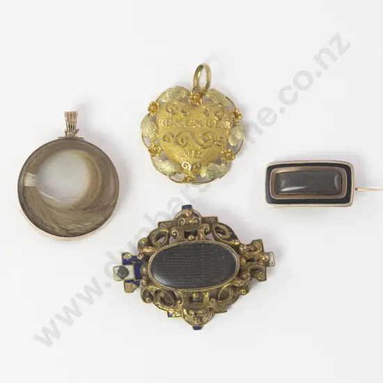 Victorian 15ct 'Remember Me' Heart Memorial Pendant