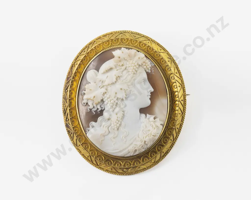 Victorian 15ct Framed Large Classical Cameo Brooch Image 1++
