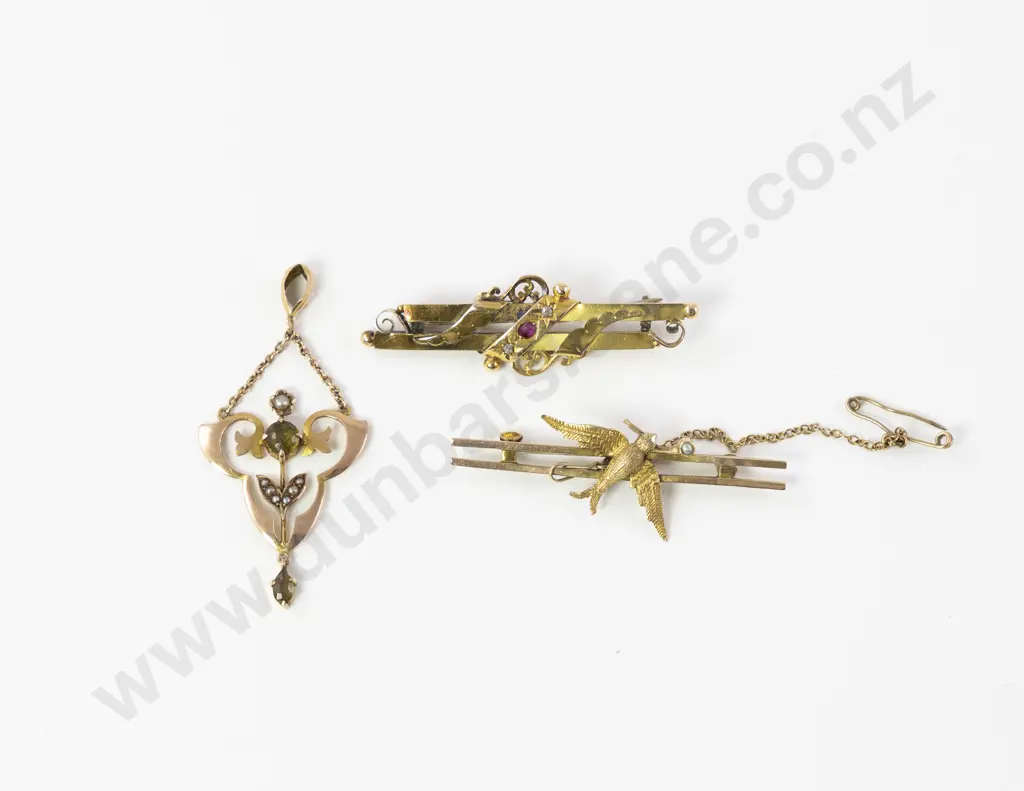 Two Victorian 9ct Bar Brooches and Pendant Image 1++