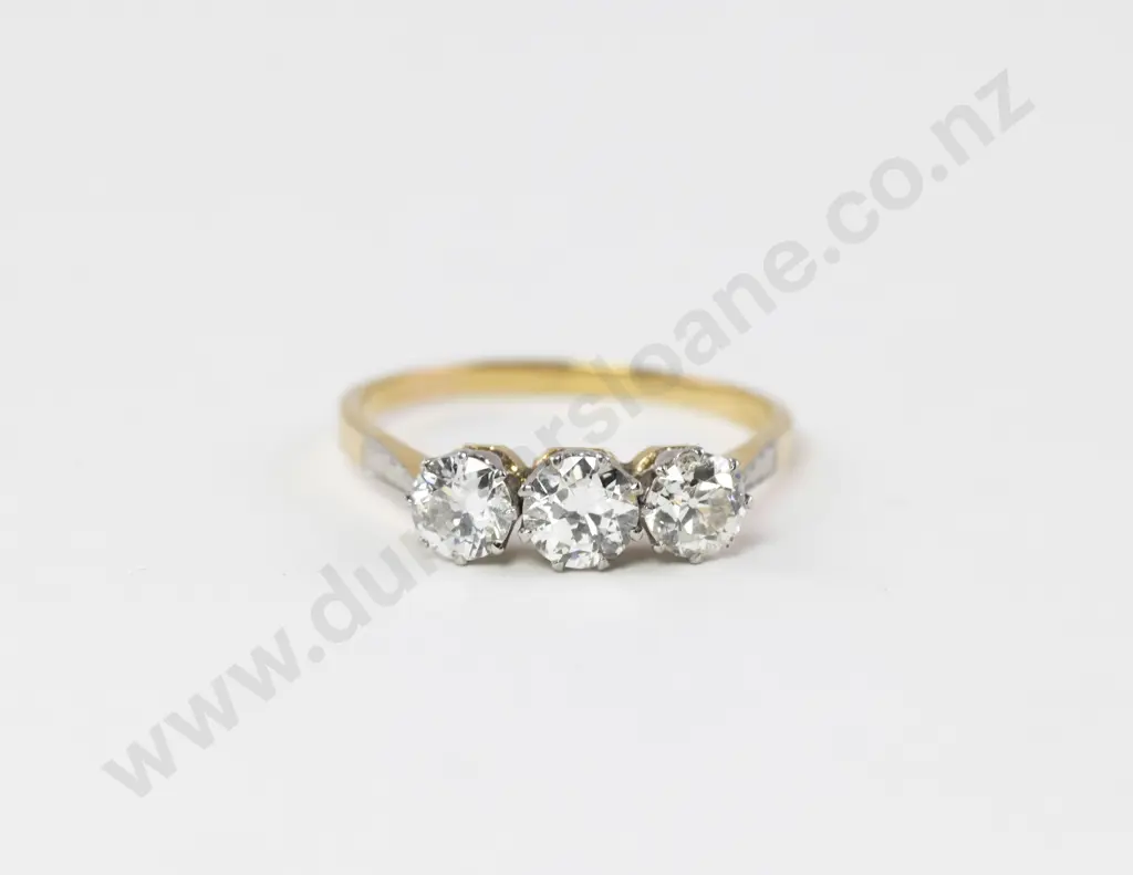 18ct Three Stone Diamond Ring Image 1++