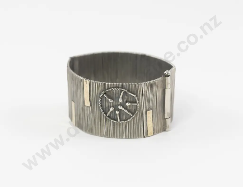 Unidentified NZ Jeweller 9ct and S/S Wide Hinged Snap Bangle Image 1++