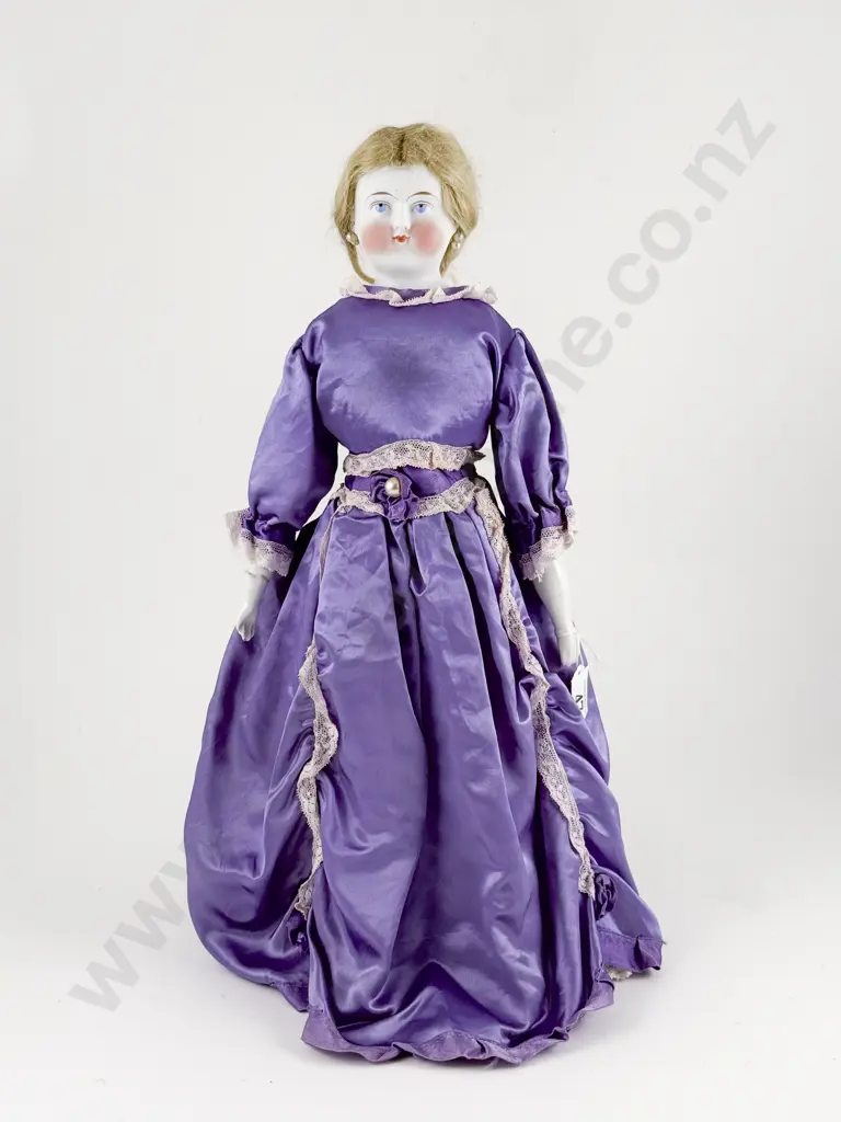 German Parian Ware Shoulder Plate Doll Image 1++