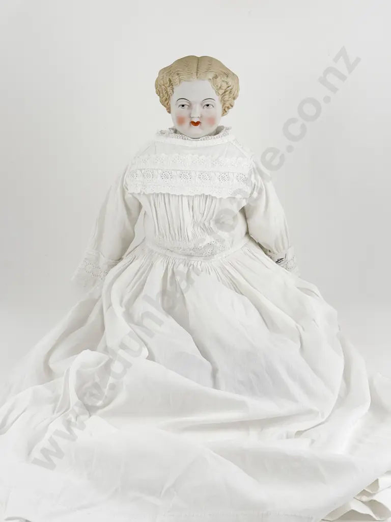 German Parian Ware Shoulder Plate Doll Image 1++