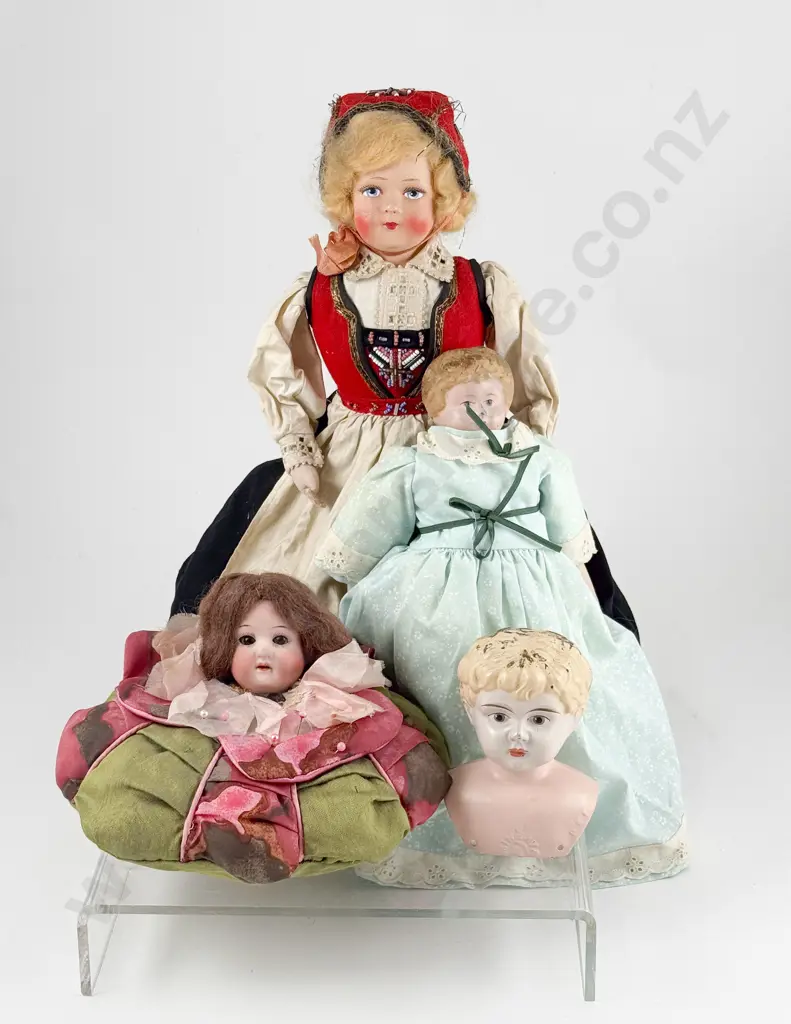 Tea Cosy Composition Shoulder Plate Doll Image 1++