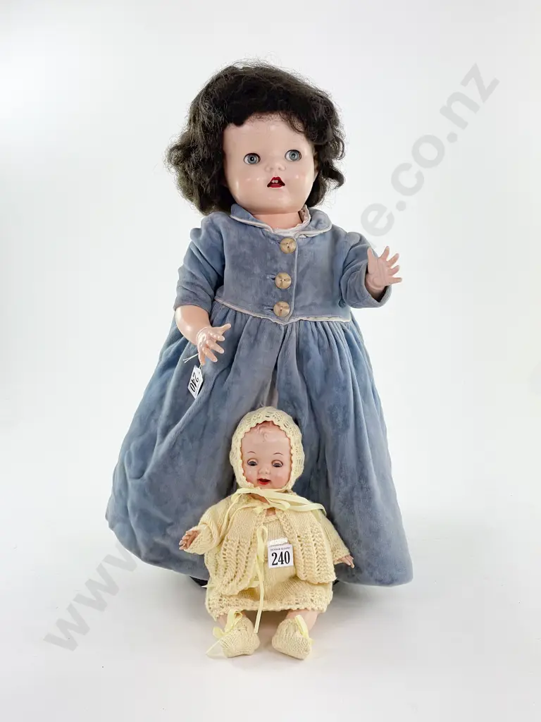 English Pedigree Hard Plastic Walkie Talkie Doll Image 1++