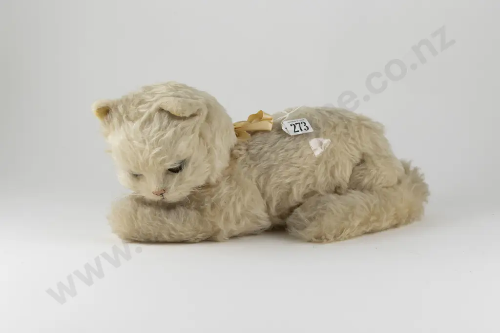 Vintage Merrythought Reclining Cat Image 1++