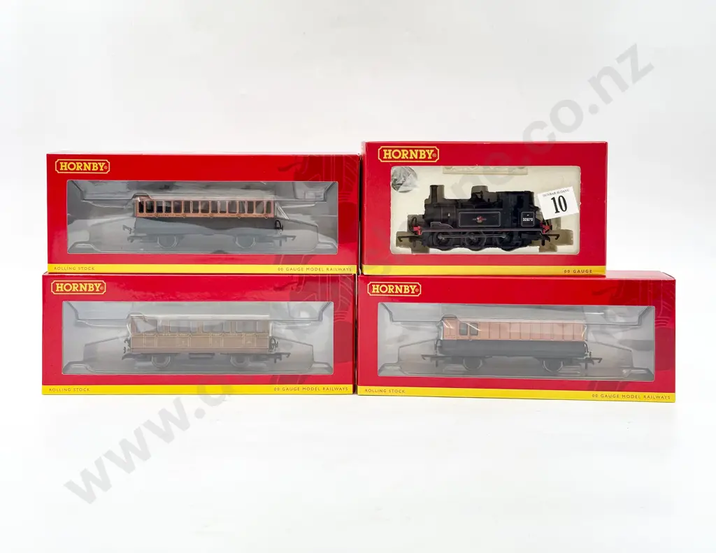 Hornby Boxed R2165A BR 0-6-6 Terrier Locomotive '326670' and three coaches Image 1++