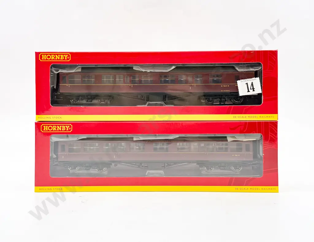 Hornby Boxed R4413 R4412A BR Hawksworth Coaches Image 1++