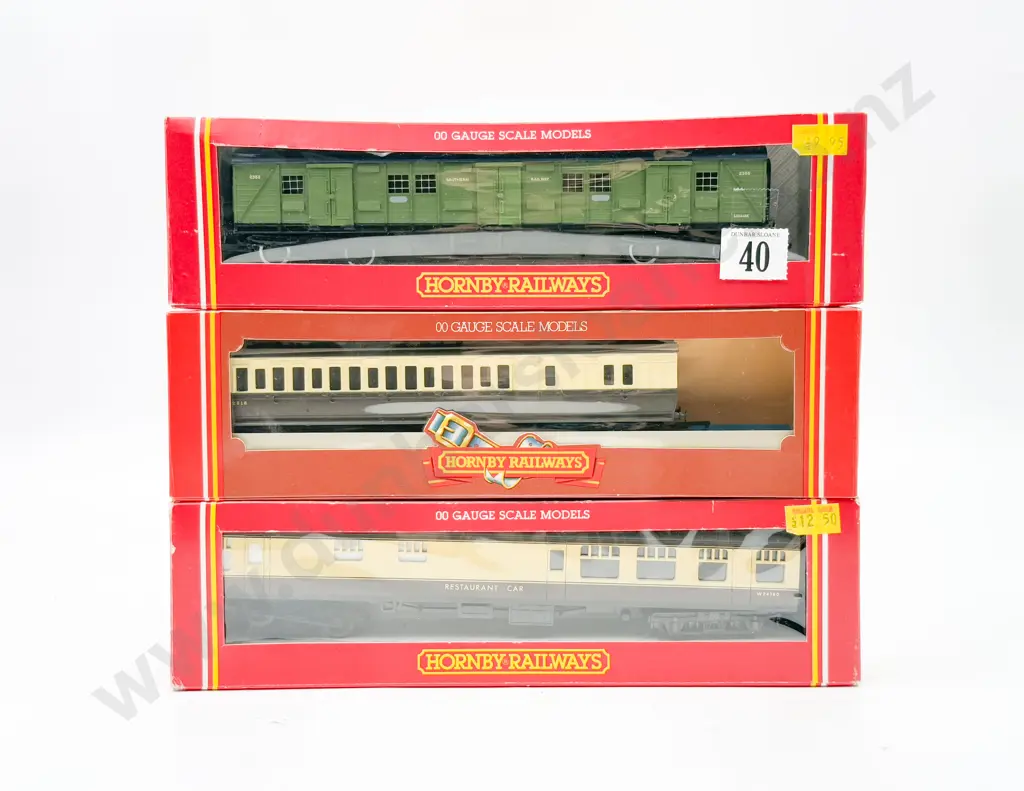 Hornby Railways Boxed R174 R123 & R157 SR Luggage Van and GWR Brake Restaurant Car Image 1++