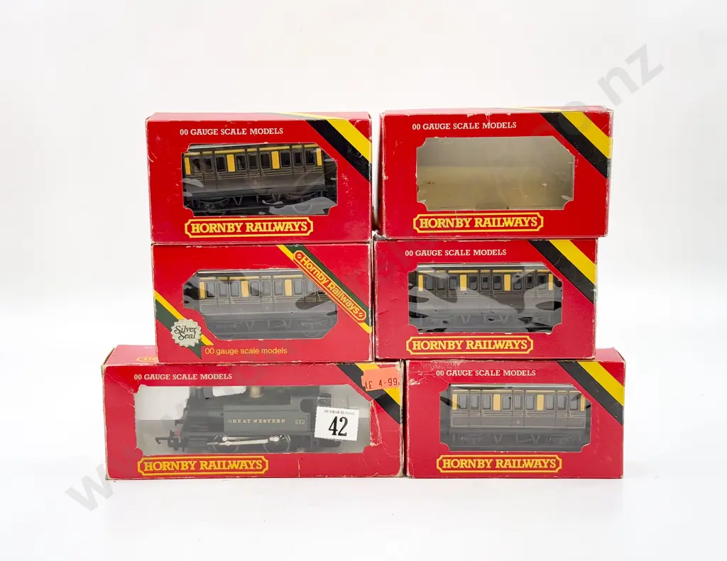 Hornby Railways Boxed R077 GWR 0-4-0 Loco & R213 x3 R018 GWR 4-Wheel Coaches and Brake Image 1++