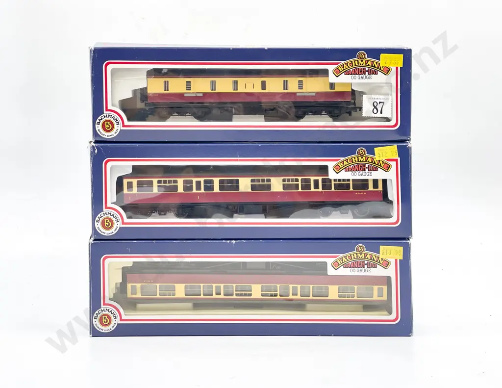 Bachmann 34-325 34-475 34-175 Boxed BR Parcel Van 1st corridor and 2nd/brake Image 1++