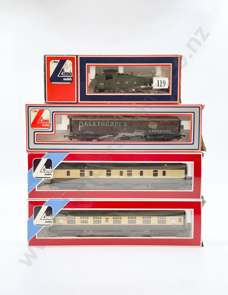 Lima Boxed Steam 2-6-2T GWR 4589 with Two GW Corridor Coaches and Box Car Image 1++