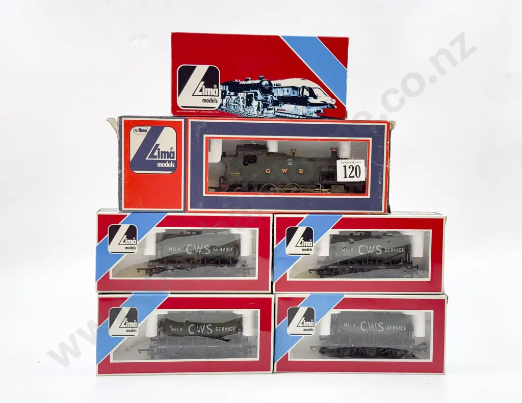 Lima Boxed Steam 2-6-2T GWR 4589 with Five CWS Milk Service Tank Wagons Image 1++