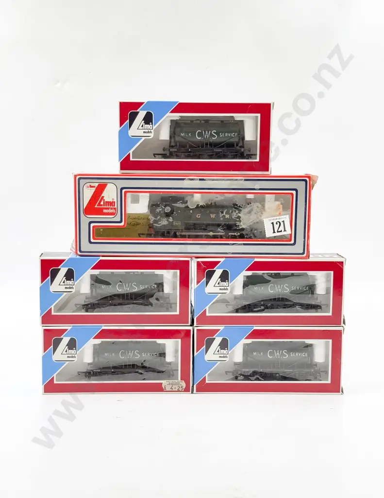 Lima Boxed Steam 0-6-0T GWR 9400 with Five CWS Milk Service Tank Wagons Image 1++