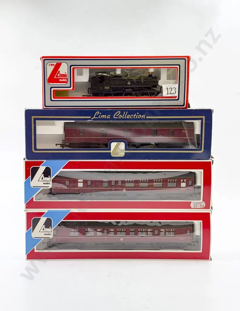 Lima Boxed Steam 0-6-0T 9420 BR with Three Passenger Cars Image 1++