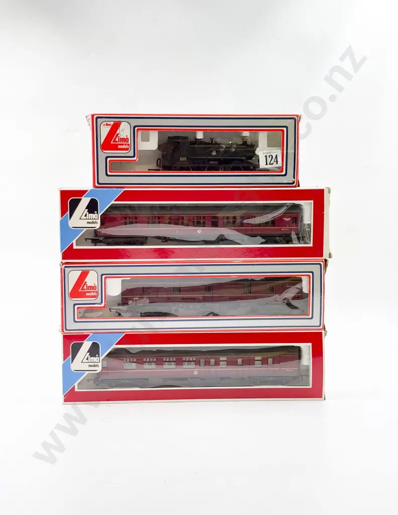 Lima Boxed Steam 0-6-0T 9420 BR with Three Passenger Cars Image 1++