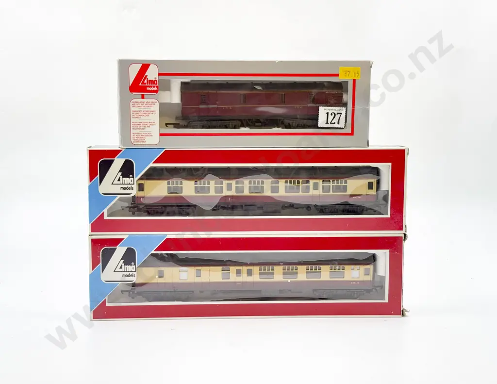 Lima Boxed Two Passenger Cars and LMS Guard/Baggage Wagon Image 1++