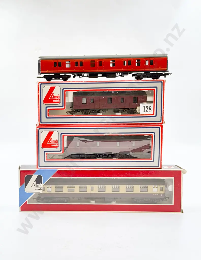 Lima Boxed and Unboxed Passenger Cars and Two Guard/Baggage Wagons Image 1++