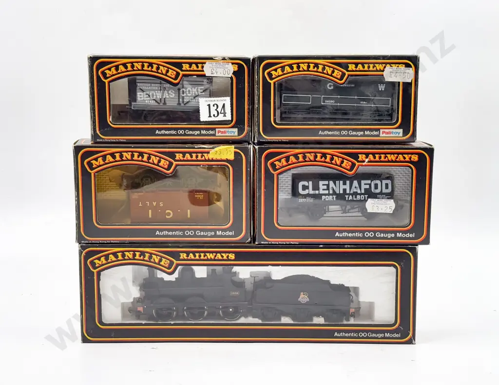 Mainline Railways 2500 Class 0-6-0 BR Loco and Four Rolling Stock Wagons Image 1++