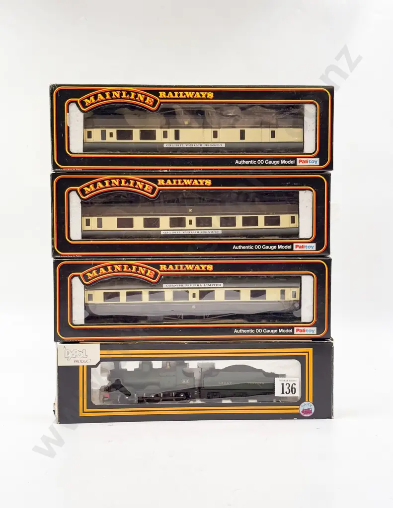 Mainline/Dapol Railways 2500 Class 0-6-0 BR Loco & Three Passenger Coaches Image 1++
