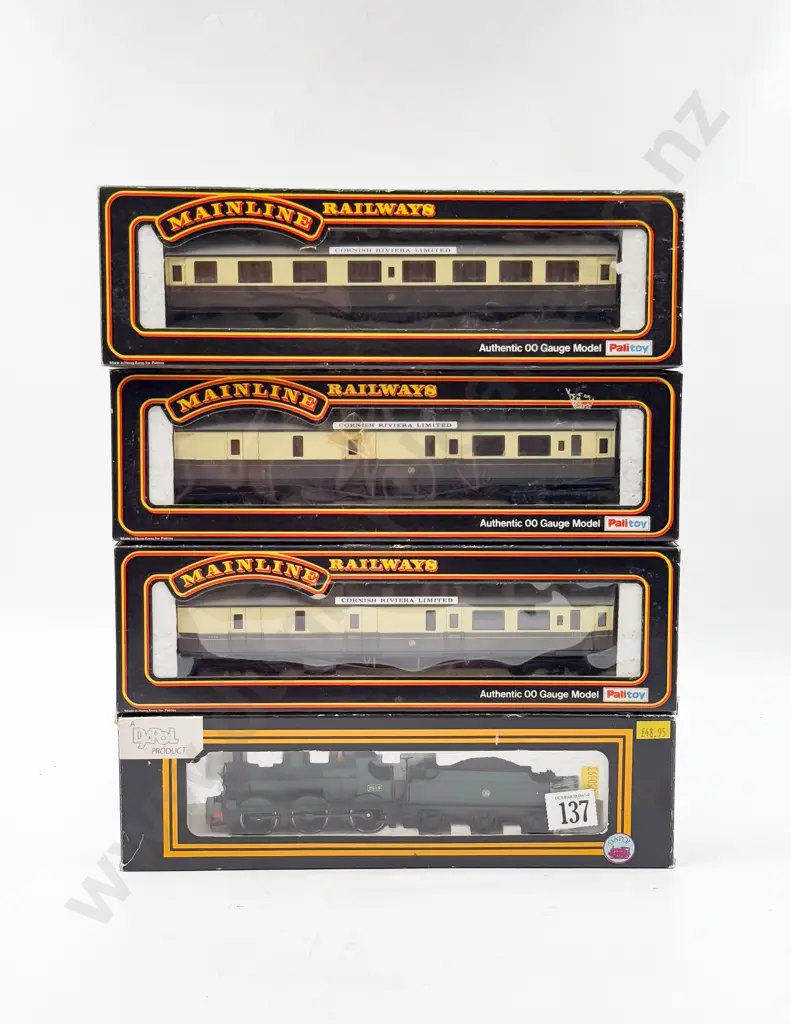 Mainline/Dapol Railways 2500 Class 0-6-0 BR Loco & Three Passenger Coaches Image 1++