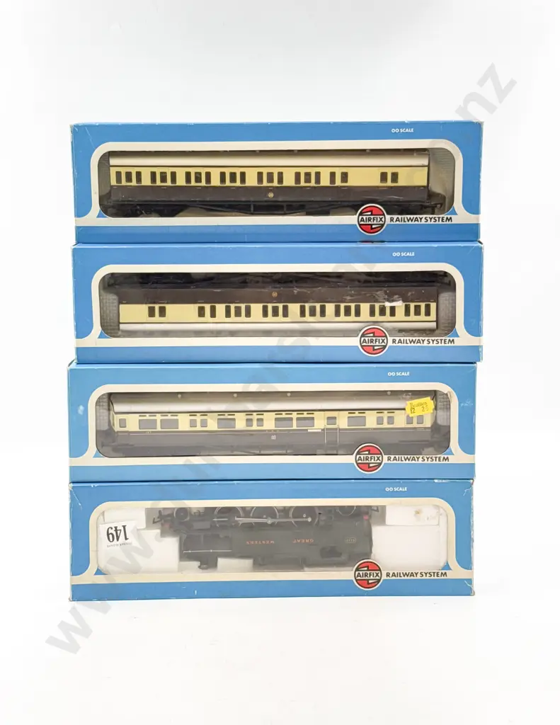 Airfix Boxed Prairie Tank Locomotive 2-6-2 GWR 6110 with three GW Coaches Image 1++