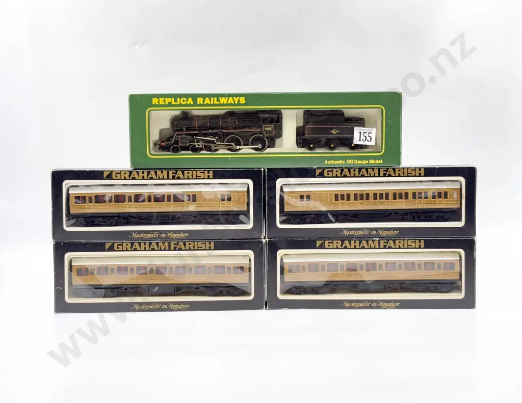 Replica Railways Boxed Standard Class 4 Loco 75037 BR with Four Graham Farish LNER Coaches Image 1++