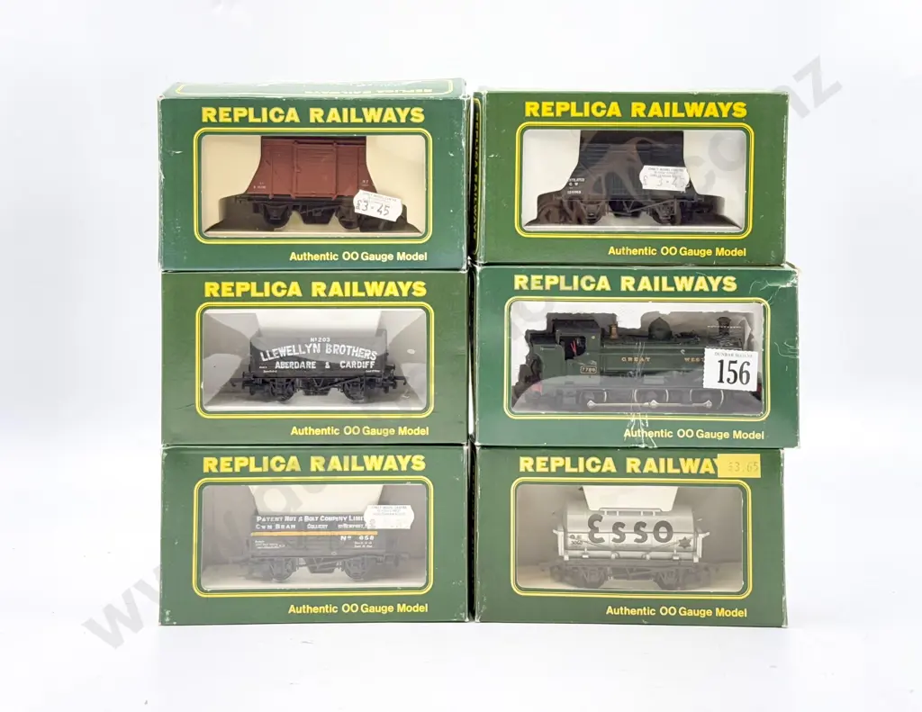 Replica Railways Boxed Pannier 0-6-0 GWR 'Shirtbutton' 7760 with Five Rolling Stock Wagons Image 1++