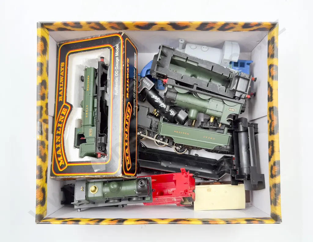 Qty Various Locomotive Bodies only with engines and parts Image 1++