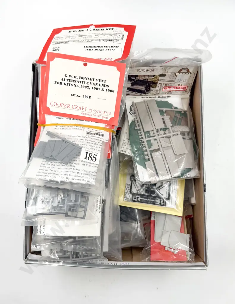 Cooper Craft Kit Set Coach and Underframe Kits (8) together with various kits Image 1++