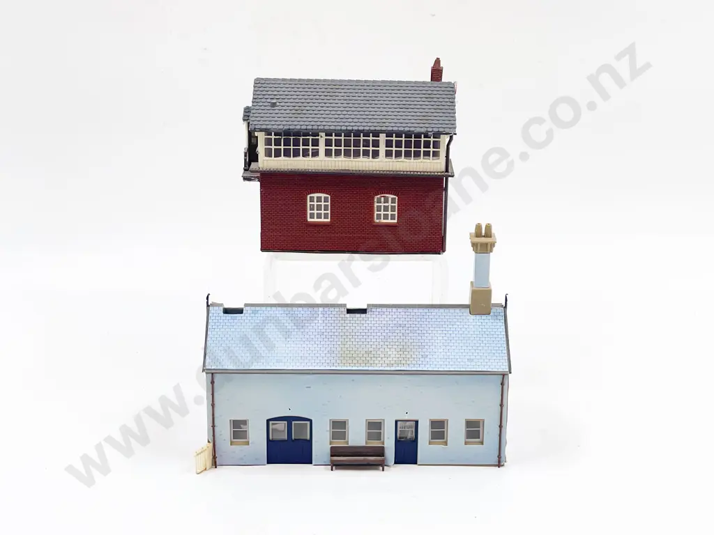 Collection Hornby and Other Lineside Platforms Engine Shed and Architecture Image 1++