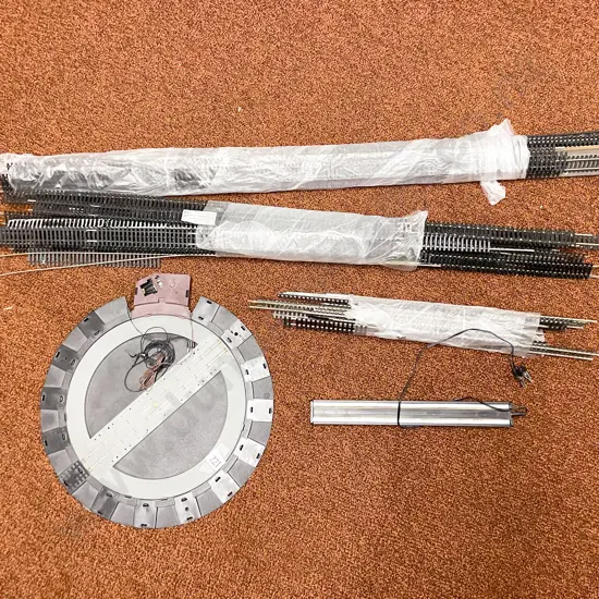 Mixed Manufacture Qty Long Track Lengths with Turnable