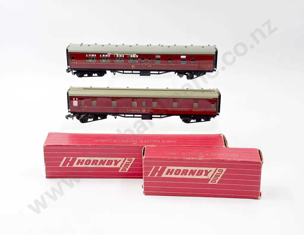 Hornby Dublo Boxed BR 4071 4076 and two unboxed passenger coaches Image 1++