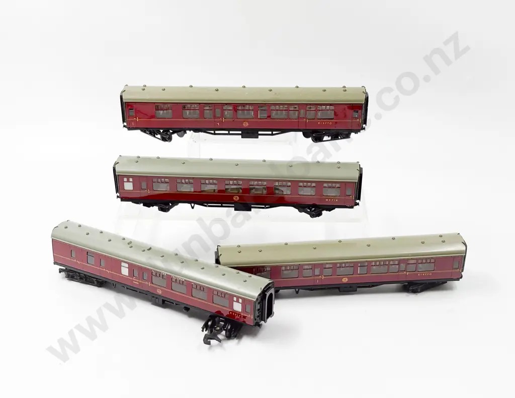 Hornby Dublo Four Unboxed BR Passenger Coaches Image 1++
