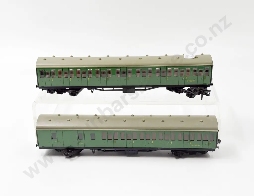 Hornby Dublo Two Southern Region Passenger Coaches Image 1++