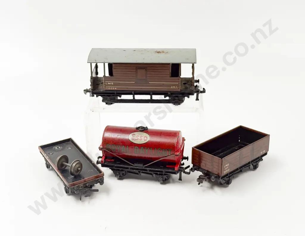 Hornby Dublo Eight Boxed Rolling Stock Wagons and Two Unboxed Image 1++