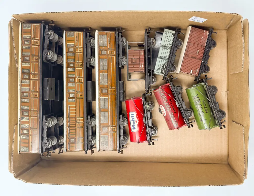 Hornby Dublo Four Tin Plate Teak Coaches and Six Various Rolling Stock Wagons Image 1++